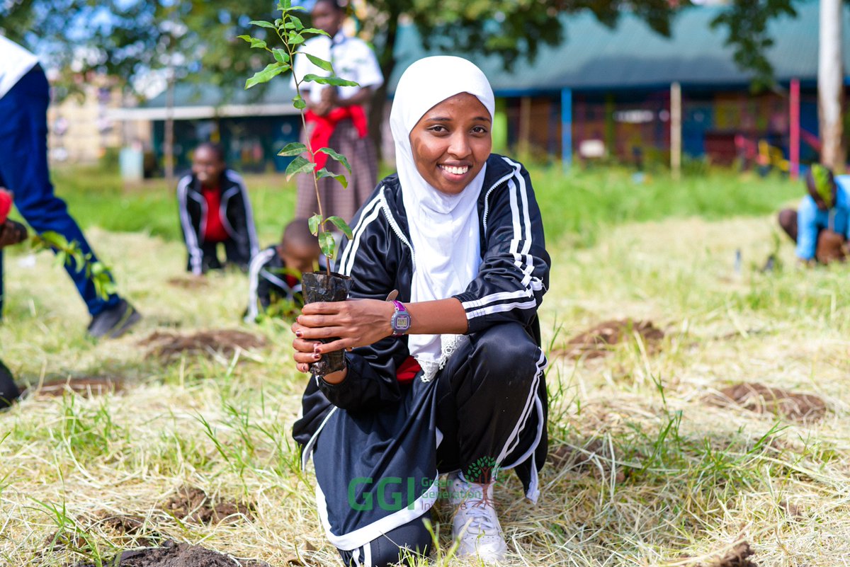 "If we can get everybody around the world to love #nature, to appreciate nature, and to make sure that we are doing this from deep within our hearts and deep within ourselves, then we can change so much in the world within a short period of time." - <a href="/lizwathuti/">Elizabeth Wathuti , O.G.W 🇰🇪</a> #MondayMotivation