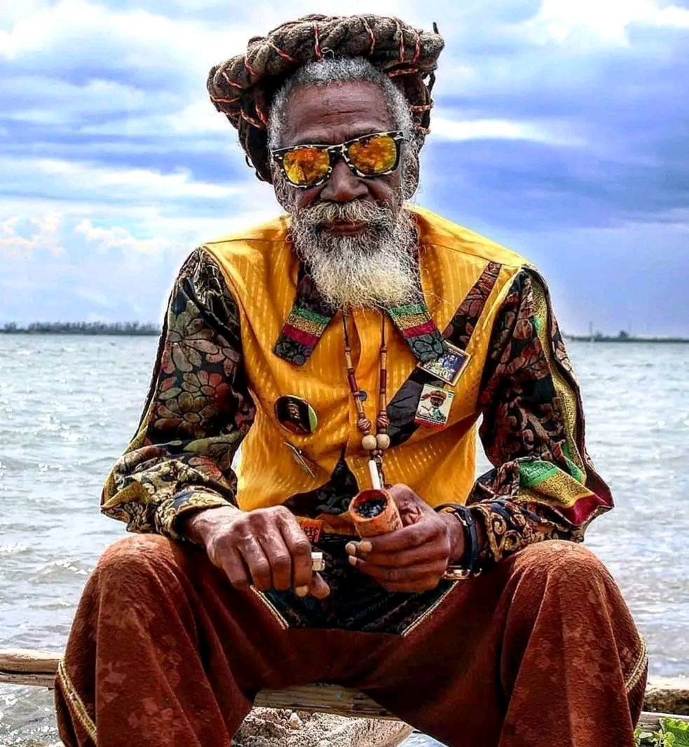 “Trodding the road of life, I've come to this one conclusion, that everything is equal under the sun, all that is created by JAH mighty hand. And he said knock and it shall be opened.” #BlackheartMan 

#BunnyWailer 

❤️💛💚