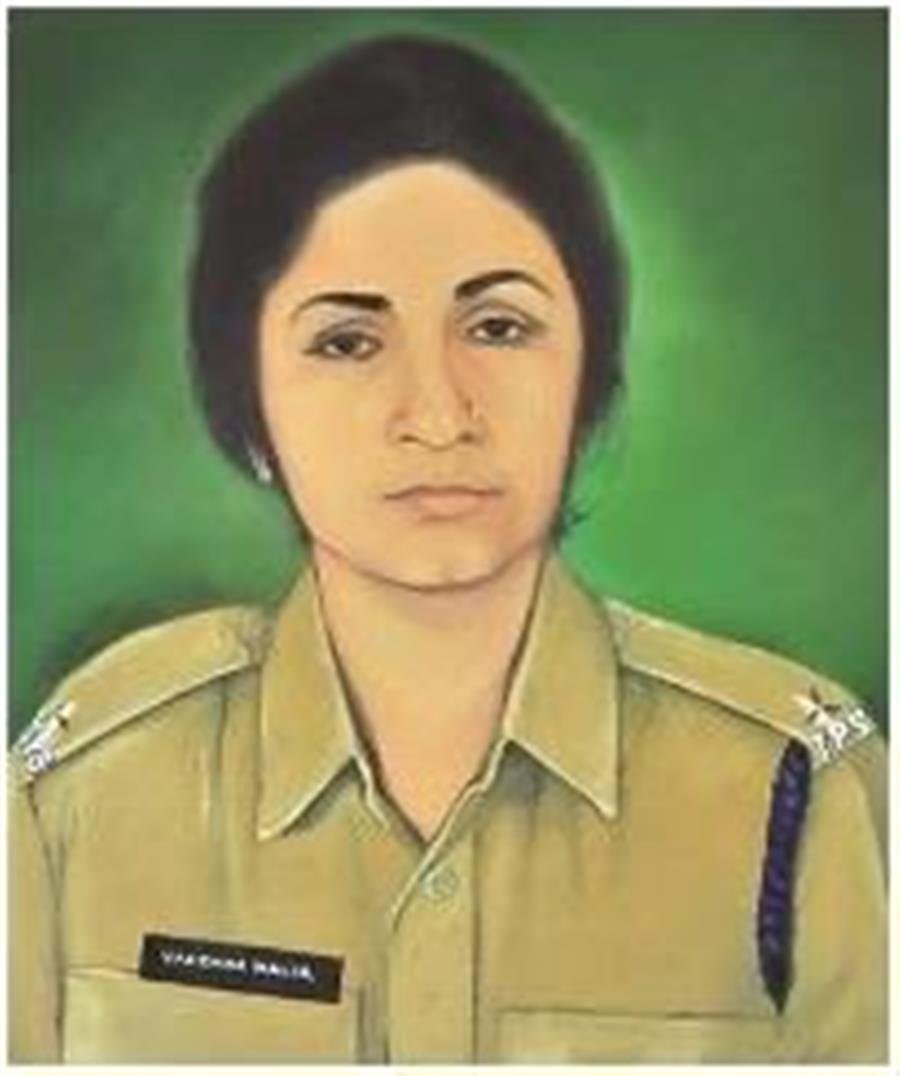 Martyrdom of Ms Vandana Malik IPS in #Manipur - A LONG THRED
1/n
Miss Vandana Malik was just 26 years old when she joined Indian Police Service (IPS) in 1987.

She was native of Faridabad, & was allotted Manipur cadre in IPS where she was was posted as SHO, Lamshang PS in Imphal.