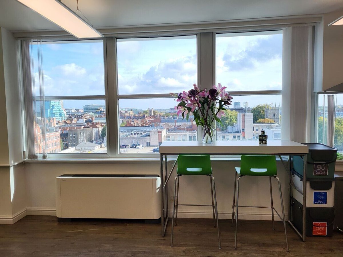 Contemporary workspaces available for rent in Reading with convenient on-site parking! Reach out to Office Hunt to arrange a visit!#officetolet #officespace #privateoffice #reading #surrey #uk #officehunt #office #workspace #SmallBusinesses #businesscentre #servicedoffice