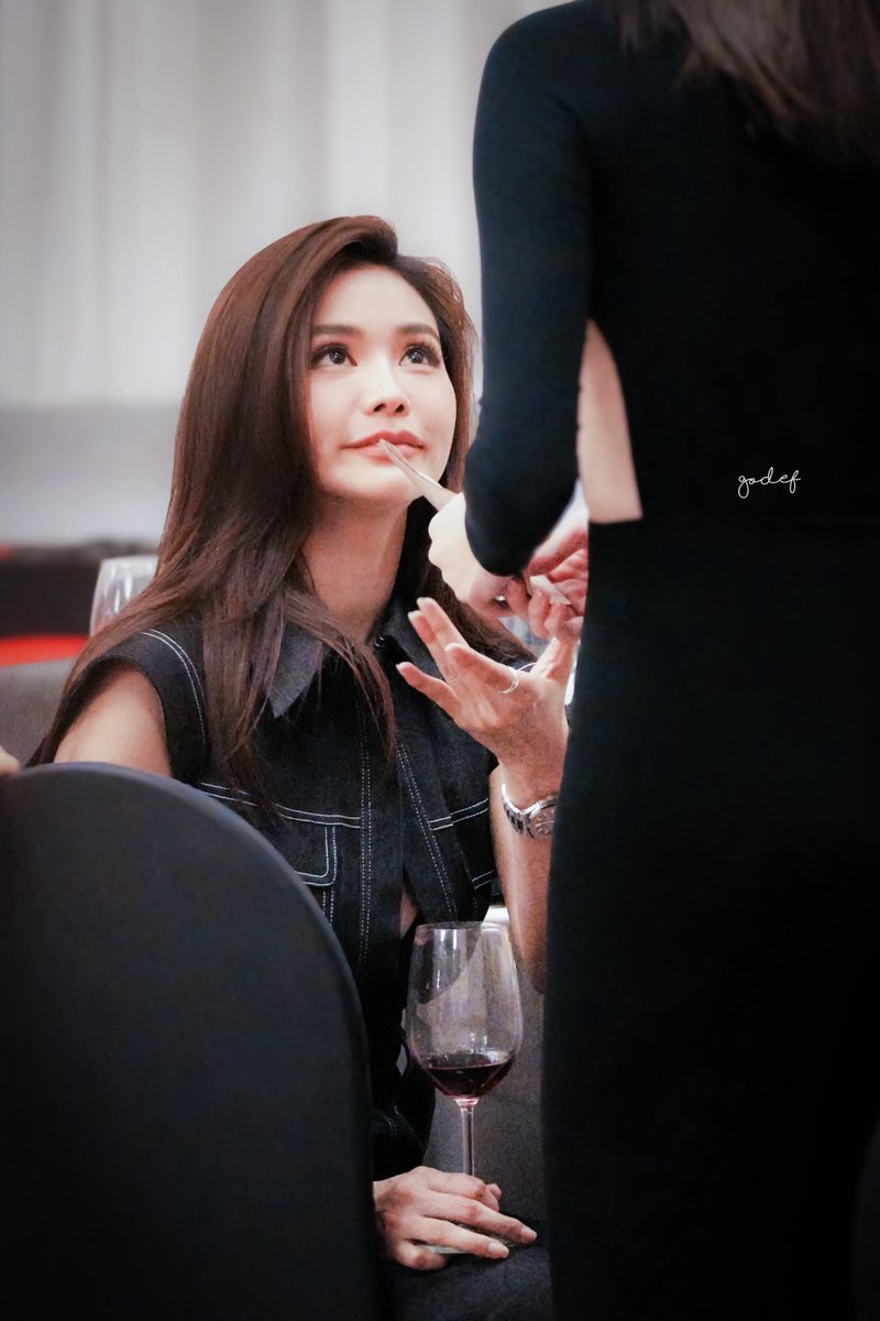 PpEL04_'s tweet photo. เนี่ยๆๆๆๆ

                      มองแฟนคลับ                   มองชาล็อต https://t.co/A91GXBazLo