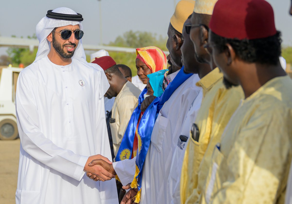 تنفيذاً لتوجيهات #رئيس_الدولة .. شخبوط بن نهيان يفتتح مستشفى الإمارات الميداني المتكامل في تشاد لدعم الأشقاء اللاجئين السودانيين

#وام 

wam.ae/a/13usjlq