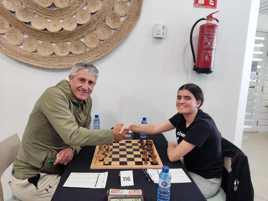 Las más de cuatro horas de tensión a las que me sometió Jana Mall en el tablero no las recuerdo ni en el césped  ni en el banquillo.😓