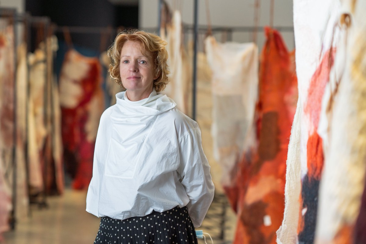 Nieuws! Claudy Jongstra is op dit moment druk bezig met een nieuw kunstwerk voor Museum De Lakenhal, getiteld 'Celebrate the Flavours of Wool'. Het kunstwerk wordt op 1 mei, tijdens de viering van 150 jaar Museum De Lakenhal, onthuld. Lees meer: lakenhal.nl/nl/verhaal/cla….