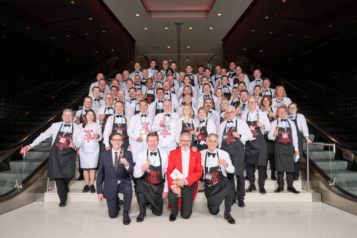 A night for the record books! Back to the Floor 6 raises £259k! Thank you @foodhero @jclarke1212 @HancockSpeaks @JeremyRata @hospitalitymedi @ParkPlazaHotels @catererdotcom @UmbrellaTES @FarncombeEstate @Exclusive_Hotel @AmexUK @hp_hotels We couldn't have done it without you 👊