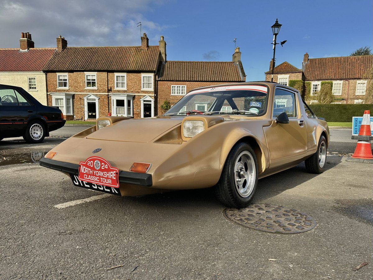 I drove the @ClanCrusader in the North Yorkshire Classic Tour Rally yesterday. I was in good company! What a fabulous day, on glorious roads. Massive thanks to York Motor Club and the brilliant organisers / Marshals at the event. 🤝🏻