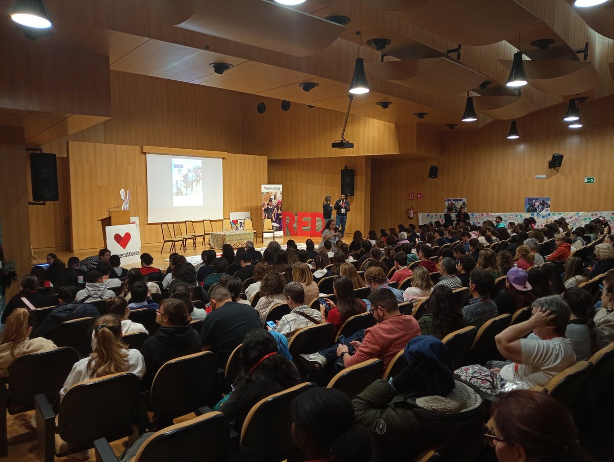 🟩⬜️⬛️ La directora de la AEXCID, Isabel Belloso, ha participado en la clausura del #9encuentroglobalrsj de la Red Solidaria de #Jovenes de @Entreculturas tras tres jornadas sobre #ciudadaníaglobal @Junta_Ex @presidenciaEXT #CooperacionExtremeña #cooperacioninternacional