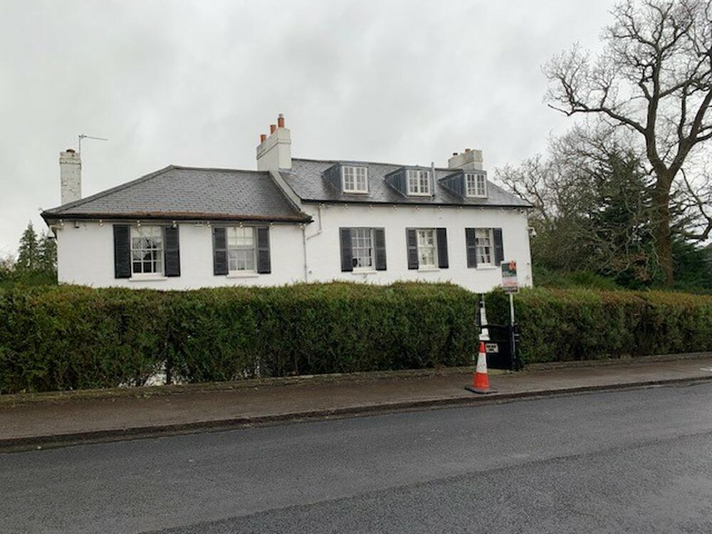 For Sale By Order of the LPA Receiver 
Leafy Grove House, Heathfield Road, Keston, Kent BR2 6BF
Guide Price £1,375,000 plus Fees 
auctionproperty.co.uk/property/leafy…

#auctionproperty #propertyauction #LPAReceiver #propertyforsale