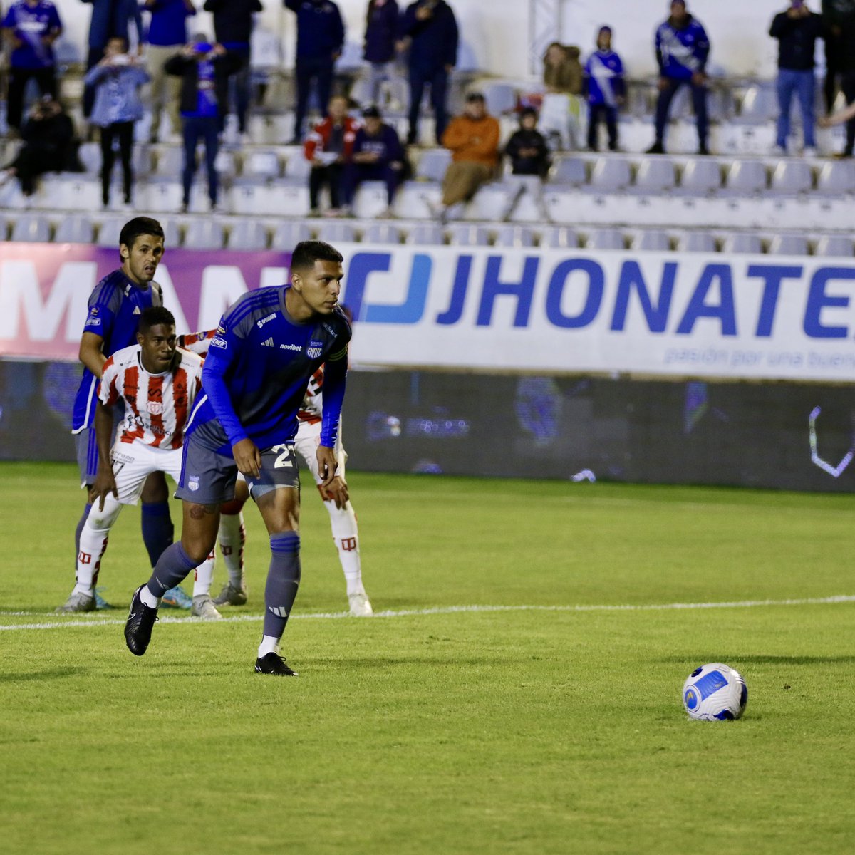 Emelec_PSF's tweet photo. ⚽️🏟¡EMPATE EN AMBATO!⚽️🏟

@CSEmelec empató 1-1 con #TécnicoUniversitario, por la Fecha 7 de la Fase1 de la #LigaProEcuabet 2024, en el Estadio Bellavista.
Emelec se lleva un ⚽️🏟¡EMPATE EN AMBATO!⚽️🏟

⚽🔴 Carlos Arboleda 30'
⚽🔵 Luis Fernando León 71'

#Emelec https://t.co/dIv3nTlWBN