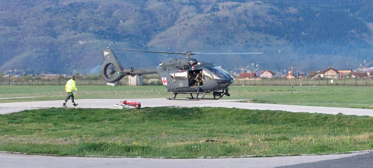 Afgelopen weekend hebben #mariniers van 12e RSQN samen met Italiaanse collega’s 2 Duitse burgers in nood gered. De Duitsers werden met een hoist vanuit een Hongaarse helikopter van een berg in Montenegro gered.
#QPO #Toewijding #Althea