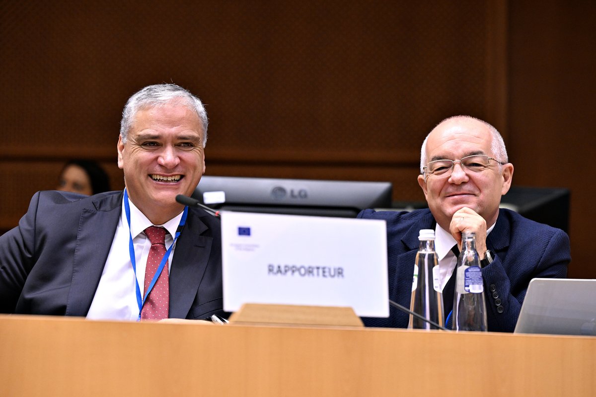 The threat to the future of cohesion policy is real. I am glad to join forces with @Emil_Boc as co-rapporteurs on the 9th #CohesionReport. The @EU_CoR will continue to mobilise regions and cities to defend cohesion policy. For a better, fairer and stronger Europe.