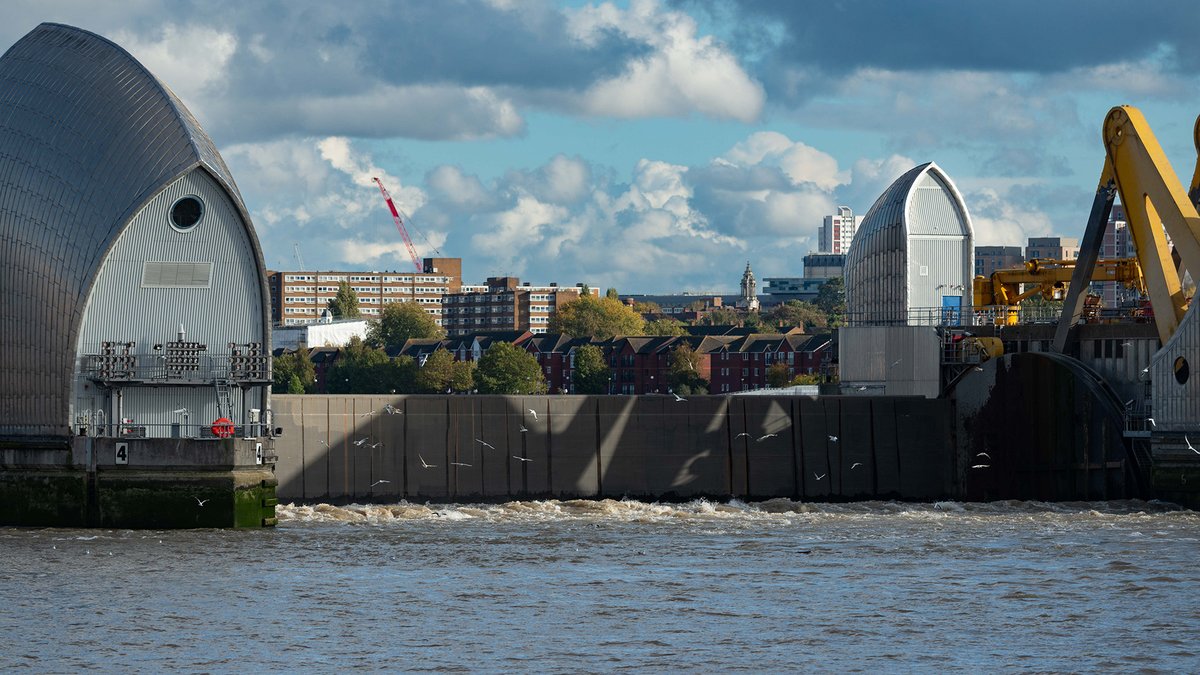 ⚠️Thames Barrier Closure 08/04/2024⚠️ The Thames and Barking Barriers will close today for flood defence purposes, 10:15-16:30. Check for flood alerts near you ➡️ hubs.la/Q02s3m7_0 #LDNFloodAware #RiverThames #Kent #Essex #London #ThamesEstuary