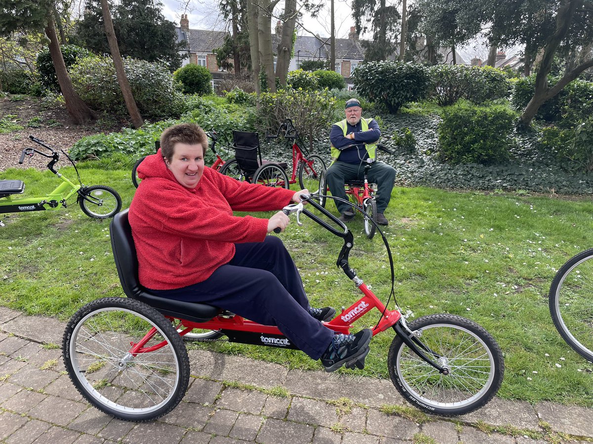 Always good to introduce someone new to cycling! Check out @LBofHounslow @htravelactive all-ability cycling sessions with qualified instructors and a range of adapted bikes, held every Saturday at Inwood Park 👉 hounslow.gov.uk/info/20053/tra…