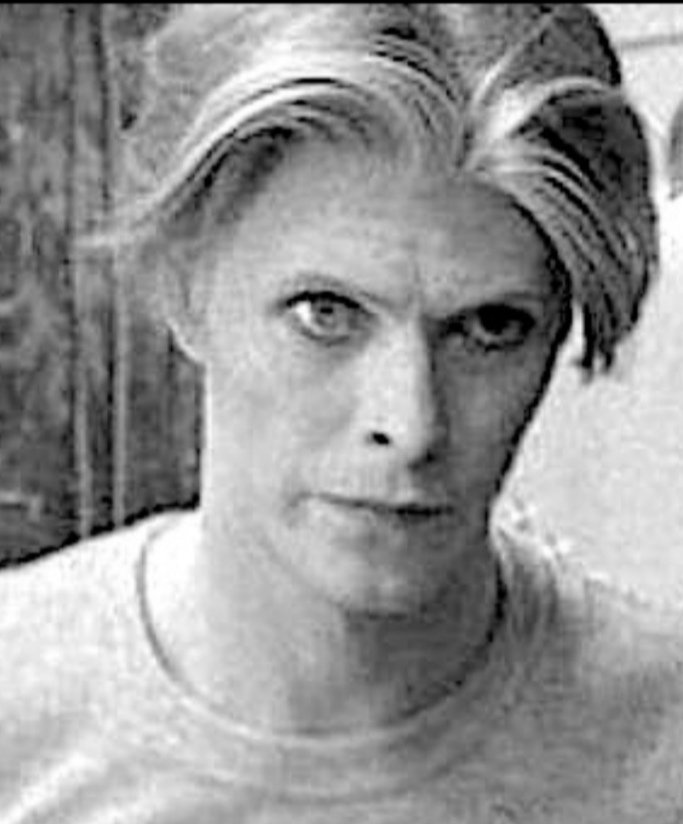 I m not a moody guy... #BowieForever #DavidBowie ... It s just monday!! 🥴 Hold on and have a great new week #StopWar ☮️