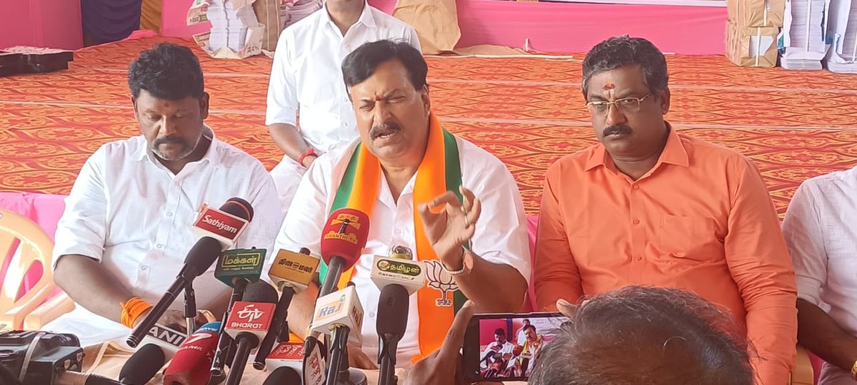 Today at Thanjavur, Dr Ponguleti Sudhakar Reddy Ex MLC, National Co-incharge of Tamil Nadu & LS Elections Co-incharge of Karnataka and Tamil Nadu felicitated Shri M. Muruganandam, State GS & BJP MP Candidate of Thanjavur Constituency and participated in the election campaign…