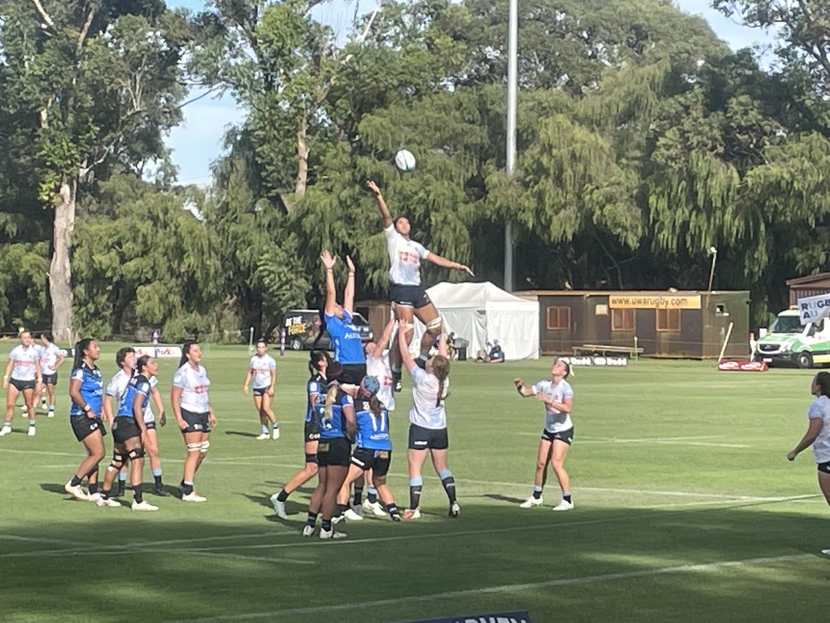 🏉 On April 6, Consul-General Naito joined fans in cheering on the Western Force, including Japanese players Natsuki Kashiwagi and Hinata Komaki, as they fought hard against the NSW Waratahs at UWA Sports Park. @westernforce