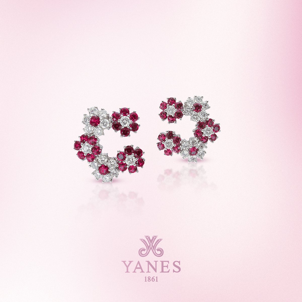 Elegancia, color y originalidad es la seña de identidad de los pendientes Diva, un diseño único lleno de personalidad para deslumbrar allá donde vayas. 
Descubre la colección en nuestras boutiques y en yanes.es. 
#joyas #accesoriosdemoda