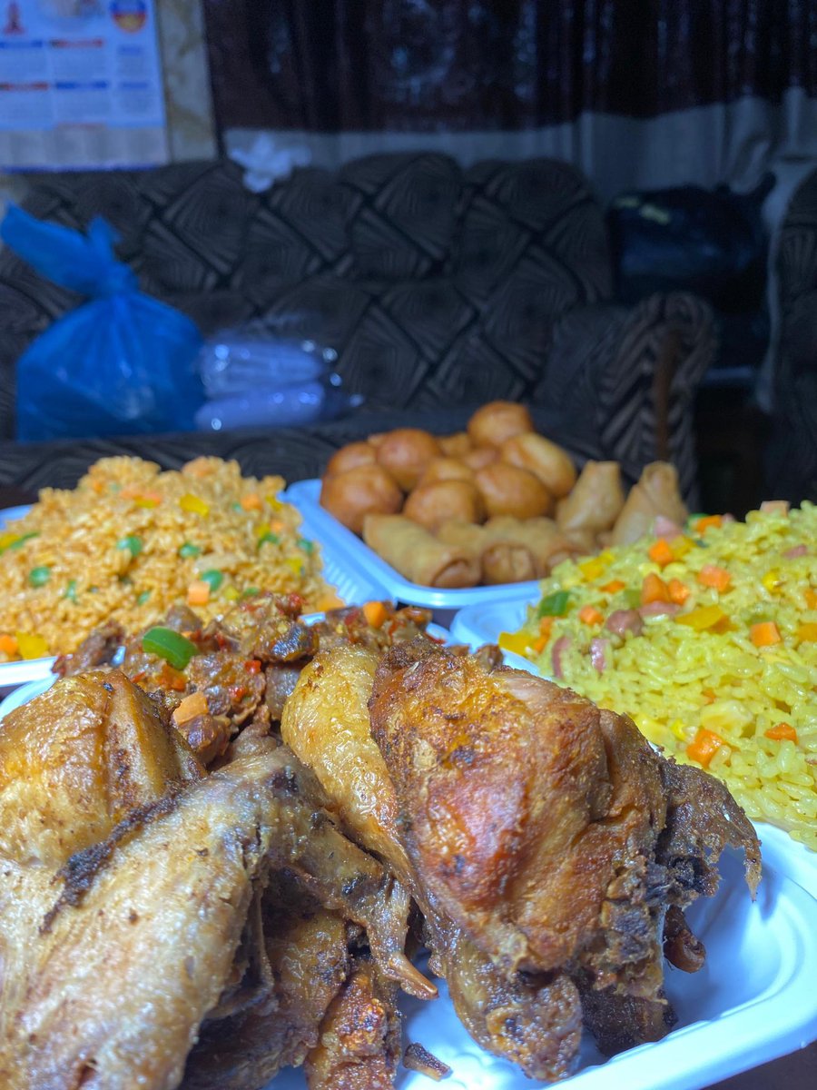comfortkitch's tweet photo. @rutie_xx 🌚

We are open for different sections of classes 😋🥵 at Comfort kitchen 

You can send your order now https://t.co/yeREh5OJG2