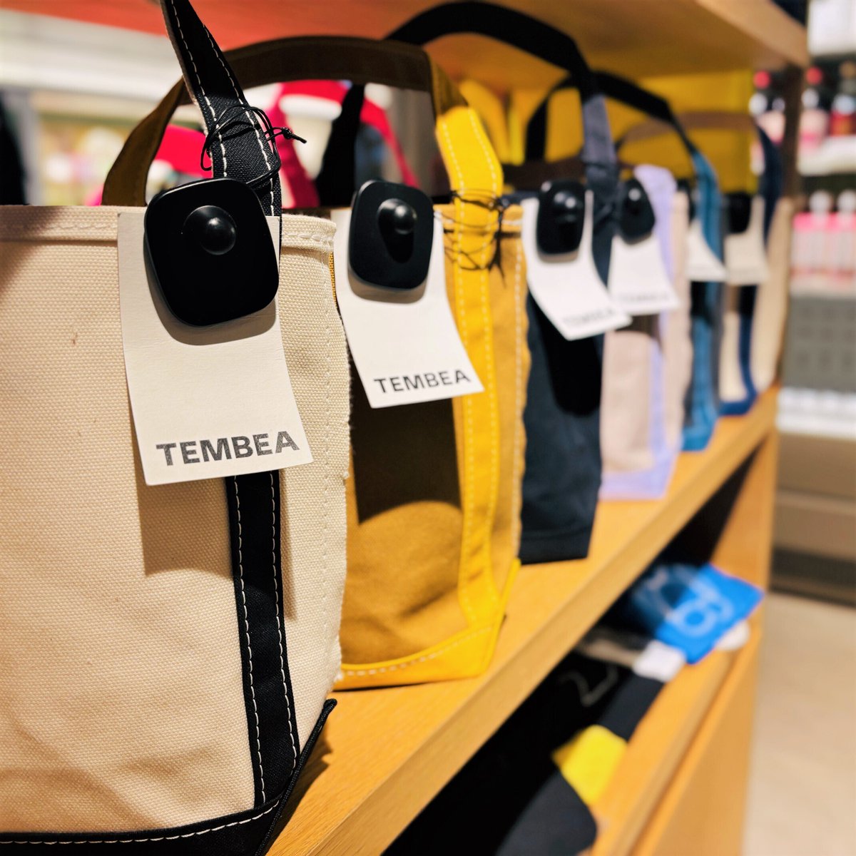 TOKYO3_'s tweet image. トーキョーみっつでは「TEMBEA」フェアを開催中。春らしいギンガムチェック柄やパッと明るい気持ちにもなりコーデのポイントにもなるカラーのアイテムなどを取扱い中🌸お気に入りのアイテムでたくさんお出かけしませんか？ #トーキョーみっつ #TEMBEA