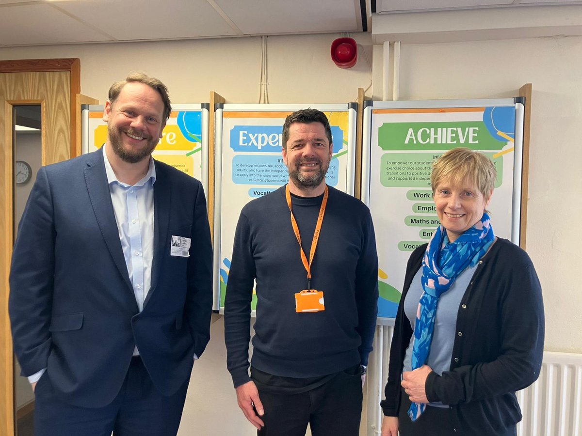 Really enjoyable visit to @CamphillW Specialist FE College recently. Great to meet with the team and @ClareH_Natspec to see their beautiful site, discuss the fantastic progress they’ve made, as well as national challenges facing the specialist FE sector.