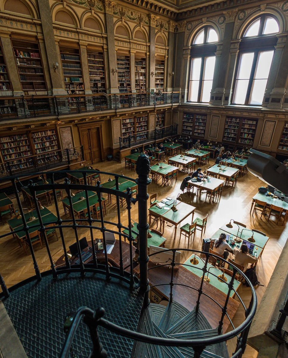 Üniversite kütüphanesi 

Budapeşte, Macaristan