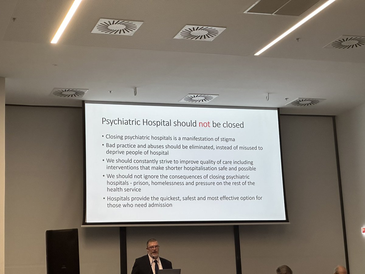 Excellent and stimulating talk by Julian Beezhold about the importance of psychiatric hospitals! @Euro_Psychiatry