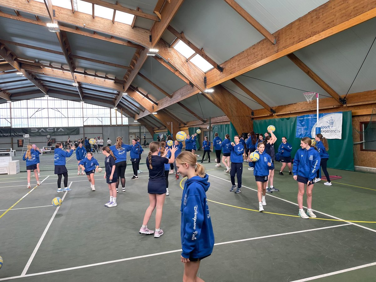 Our #netball girls <a href="/worksopcollege/">Worksop College</a> about to begin a masterclass on their Paris tour.<a href="/ISAsportUK/">ISA Sport</a> <a href="/HMC_Org/">HMC (The Heads' Conference)</a> <a href="/WoodardSchools/">Woodard Schools</a> <a href="/oldworksopians/">Old Worksopians</a>