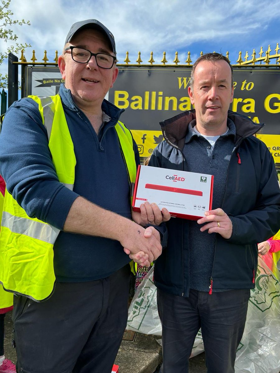 Huge thanks to Cllr Joe Leddin & the #Limerick branch of the Labour Party for nominating Ballinacurra Gaels to receive a defibrillator sponsored by the owners of the Parkway Retail Park. Gratefully accepted by Club Chair Eoin Buckley at the recent #TLC9. 
Thank you Joe! 👏👏🙏🙏