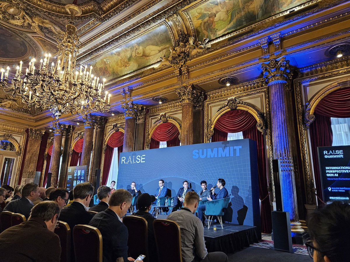 A bit of fascinating visual cognitive dissonance from the superposition of Old and New at RAISE AI summit in Paris.