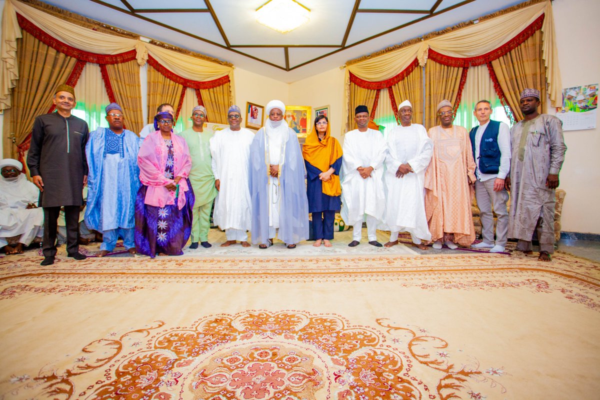 Senator Dr. @SaniaNishtar @gavi CEO engaged with His Eminence, Muhammadu Sa'ad Abubakar CFR, the Sultan of Sokoto, amplifying the urgency of health initiatives. Accelerating immunization access and uptake is important for children's health.