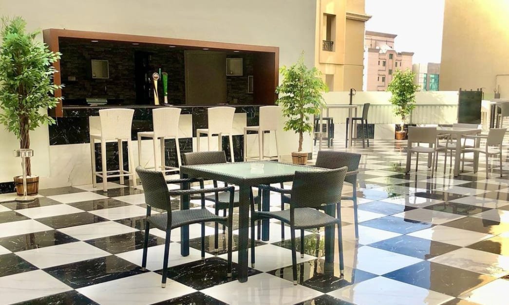 Embrace the outdoors and catch the game with friends at Avani Deira Dubai laid-back alfresco setting! 🌿🍻

@Avani_Hotels 

>>>bit.ly/3Sw9UuX

#AvaniDeiraDubaiHotel
#RestaurantsInDubai
#CulinaryJourney
#MouthwateringCuisine
#CulinaryExcellence