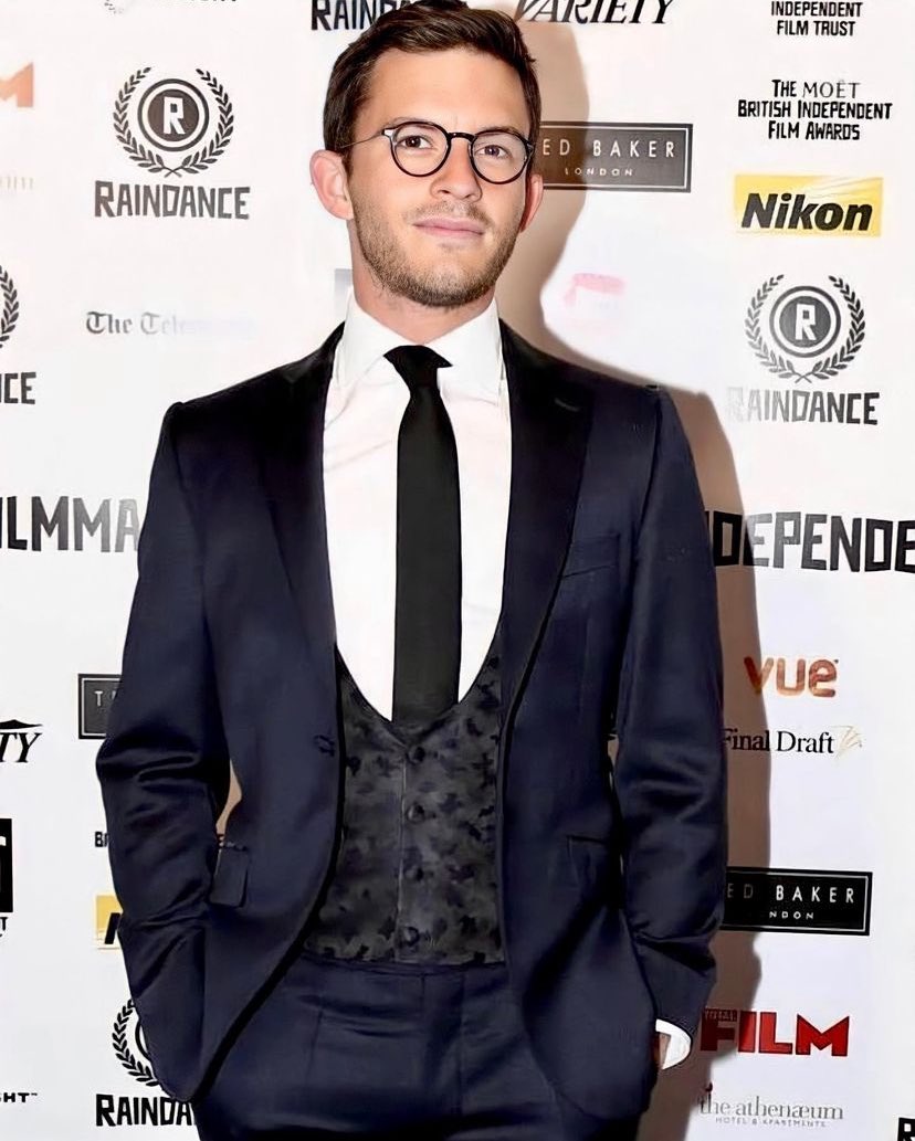 enieleda_m's tweet image. just some random JB photos from my saved IG items 💙💫🖤

#JonathanBailey #charismatic
#beautifulhuman #AnthonyBridgerton