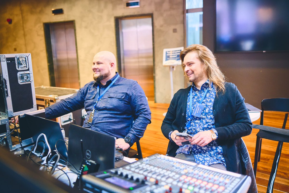 Whether it's a laid-back webcast or a big hybrid extravaganza, we've got the tech savvy and the smiles to bring your vision to life! 🤝😊

📸: Krister Majander

#flikhelsinki #flikexperience #onlineevents #hybridevents #onlinetapahtuma #hybriditapahtuma #tapahtumatuotanto