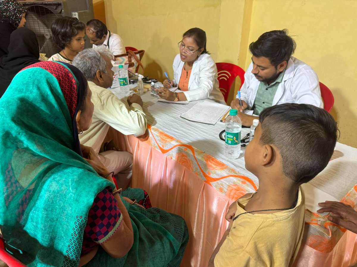 We_BlessingF's tweet photo. 🌟 Empowering Communities for Better Health 🌟
On #WorldHealthDay, @We_BlessingF   Blessing Foundation &amp; BN Welfare Foundation joined forces to provide vital healthcare services to Tajganj, Agra. With over 1000 residents benefiting from free health checkups &amp; medicines... https://t.co/TlF89Wes3v