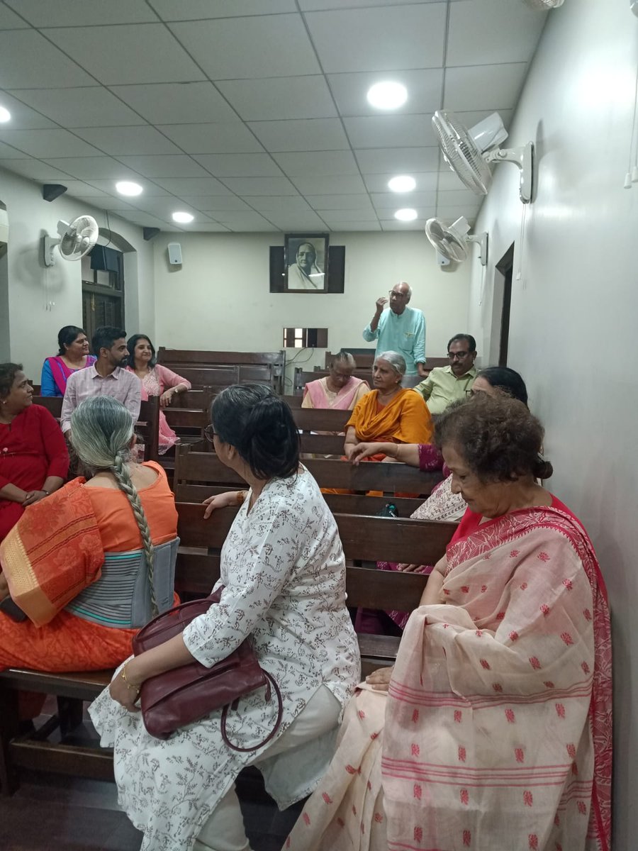 GandhiInMumbai's tweet photo. A get-together was organised by Gandhi Smarak Nidhi, Mumbai and Mani Bhavan Gandhi Sangrahalaya on 6th April 2024 to observe the #NationalWeek. The judges and teachers who had participated in the Gandhi Jayanti Competitions interacted and gave their valuable feedback. https://t.co/4WqJWeM0Bw