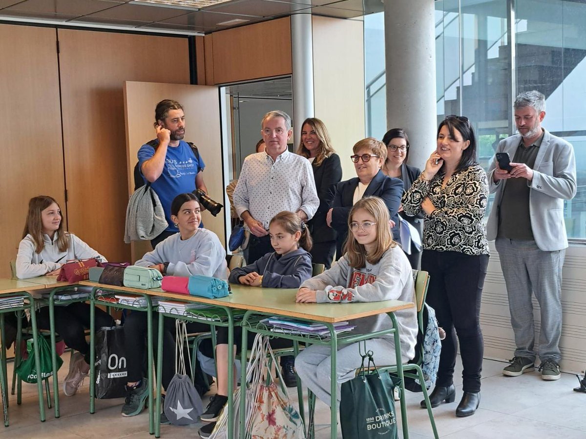 📚 Els alumnes del CEIP Es Putxet de Selva comencen les classes a Es Centre amb normalitat, tal com es va acordar entre la Conselleria i l'Ajuntament de Selva. El trasllat s'ha realitzat sense interrupcions, assegurant la continuïtat de les classes.

➡️ tn.caib.es/JNyVhTaMMrH