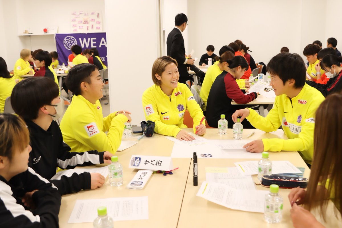 WE_League_JP's tweet photo. ＼ #WEACTIONDAY  レポートを公開✅／

#サンフレッチェ広島レジーナ が広島経済大学女子サッカー部と「女性がサッカーを続ける環境」をテーマにトークセッションを実施しました👩‍🏫

レポートはこちら👇
https://t.co/2BLNoxJg49

#WEリーグ #女子サッカー  @sanfrecceREGINA https://t.co/z1o3xjEYWs