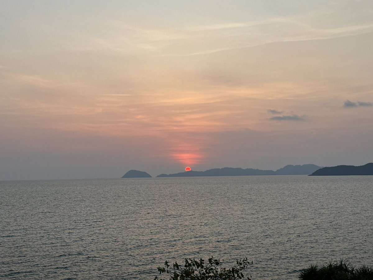 Koh Mak is a great island to visit. It’s in the far east of Thailand between Koh Chang and Koh Kut. A nice way to finish the day in the island is to take in some sun sets. The best place on the island to see is from TaLay Time resort near the pier. #Travel #Thailand #Sunsets