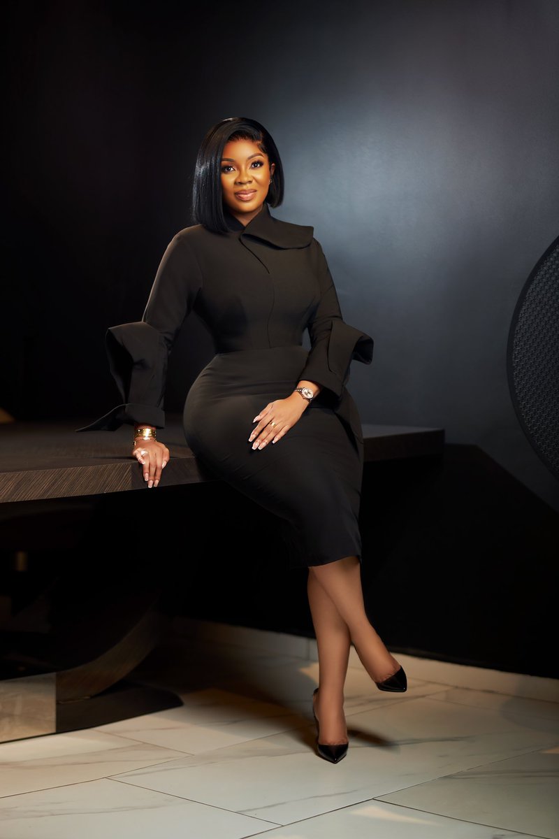 Cheers to a new week 🖤🖤