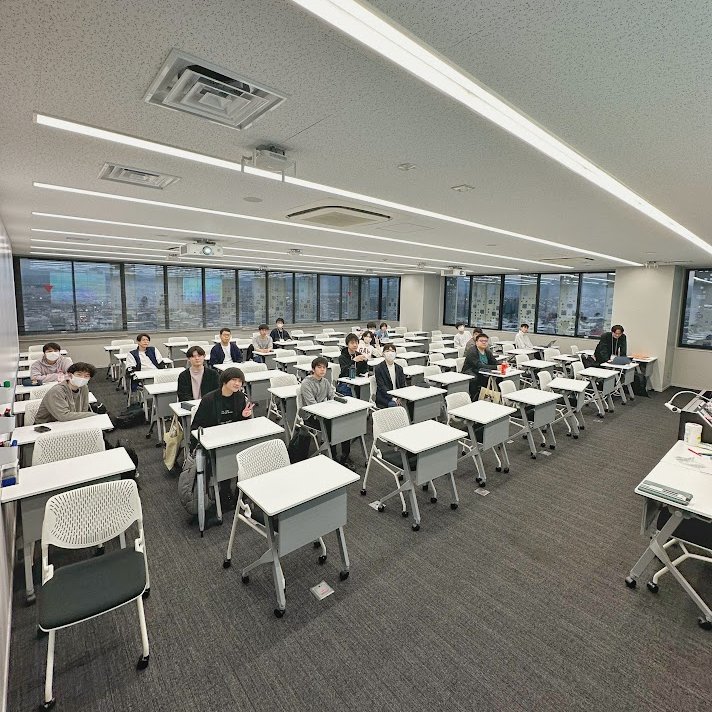 kogcoder's tweet photo. 🌸サークル活動説明会&amp;交流会のお知らせ🌸

サークル活動説明会&amp;交流会が開催中です！
ぞくぞくと集まってきています！

場所は八王子キャンパス2号館6階664教室です！

入退出自由なので、まだの方は教室に入ったら教卓の横にある机から名札を取って席についてください！
#春から工学院大学 https://t.co/fcwdBArr8W