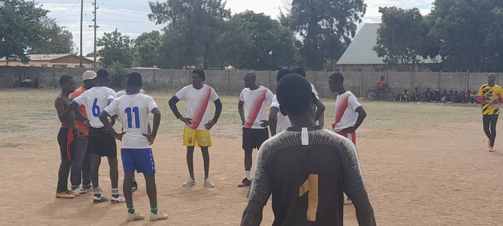 Our insider mediators in #Zimbabwe hosted a football tournament aimed at combating youth political violence, building trust and promoting peaceful coexistence. We honour Tobias Saratiel, our insider mediator who started this initiative and sadly passed away recently. @euinzim
