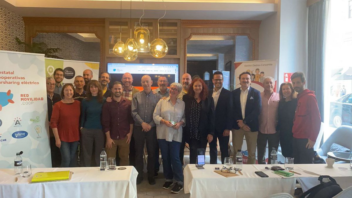Redmovilidad queda oficialmente constituida! 

Las 6 cooperativas nos reunimos en Valencia en una jornada de trabajo en la que debatimos sobre los retos del #carsharing #cooperativo, las herramientas IT y el modelo organizativo. 
¡Juntas por una #movilidad más #sostenible!
