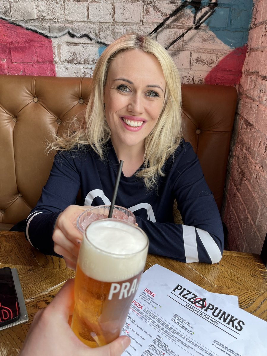konnie83's tweet photo. Child-free in the Toon!🍕🍺 #PizzaPunks https://t.co/1Py9Gadv6X