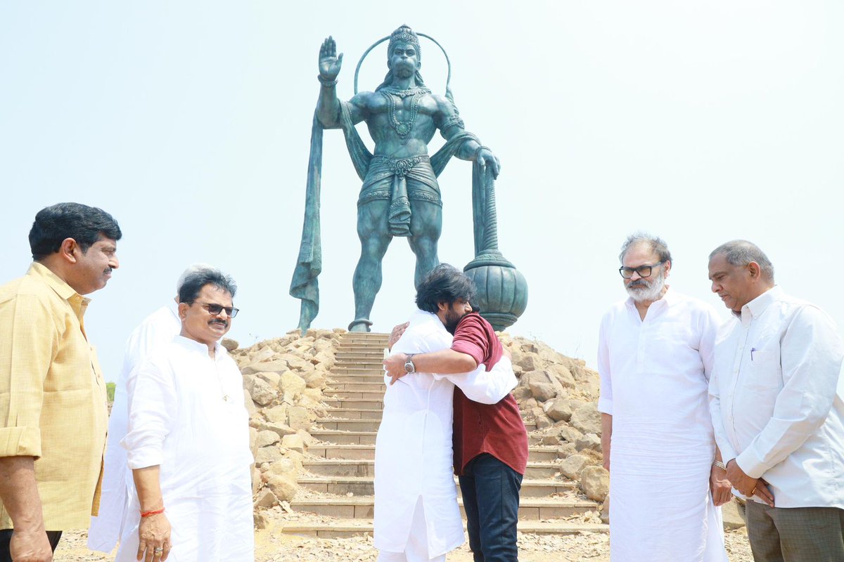 Megastar @KChiruTweets donated Rs. 5 crore to @JanaSenaParty for #AndhraPradesh elections. Meanwhile, the Konidela brothers met and spent quality time at the shooting location of his next movie, #Vishwambhara, in #Hyderabad. Powerstar @PawanKalyan took blessings of his elder…