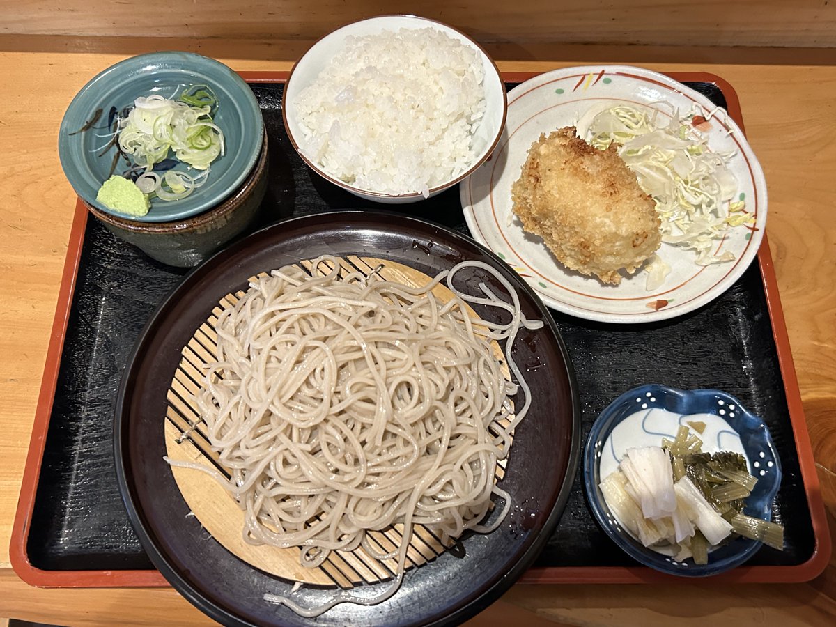 otk_idm's tweet photo. 心のふるさと　そば定食
(大月市役所��/大和) https://t.co/3L0u8UrlOd