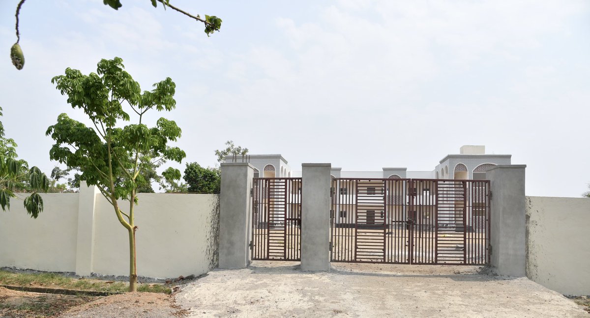 KTRBRS's tweet photo. A promise made must be a promise kept😊

Had committed to building a new School building in my personal capacity in memory of my maternal grandparents Sri J. Keshava Rao Garu and Smt. Lakshmi Garu

It’s almost done barring a few final touches. Will be ready for students starting next academic year 

Located in Kodurupaka Village of Choppadandi constituency in Siricilla district