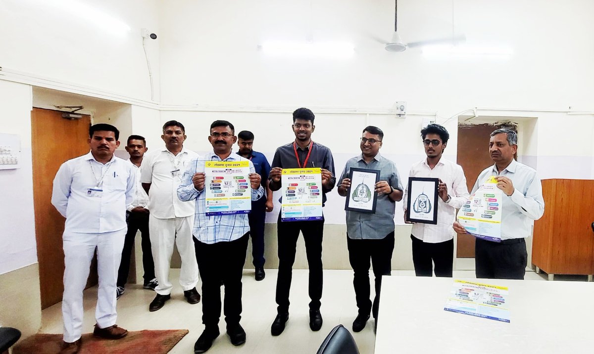 Leaf Artist from Barmer Khetesh Goyal carves out appeal to voters on a leaf and gifted to DEO Sh. Nishant Jain
His name recorded in India Book of Records. 
Distts making efforts for reaching out to voters
#ECI #DeshKaGarv #ChunavKaParv #IVote4Sure 
@DIPRRajasthan @nishantjainias