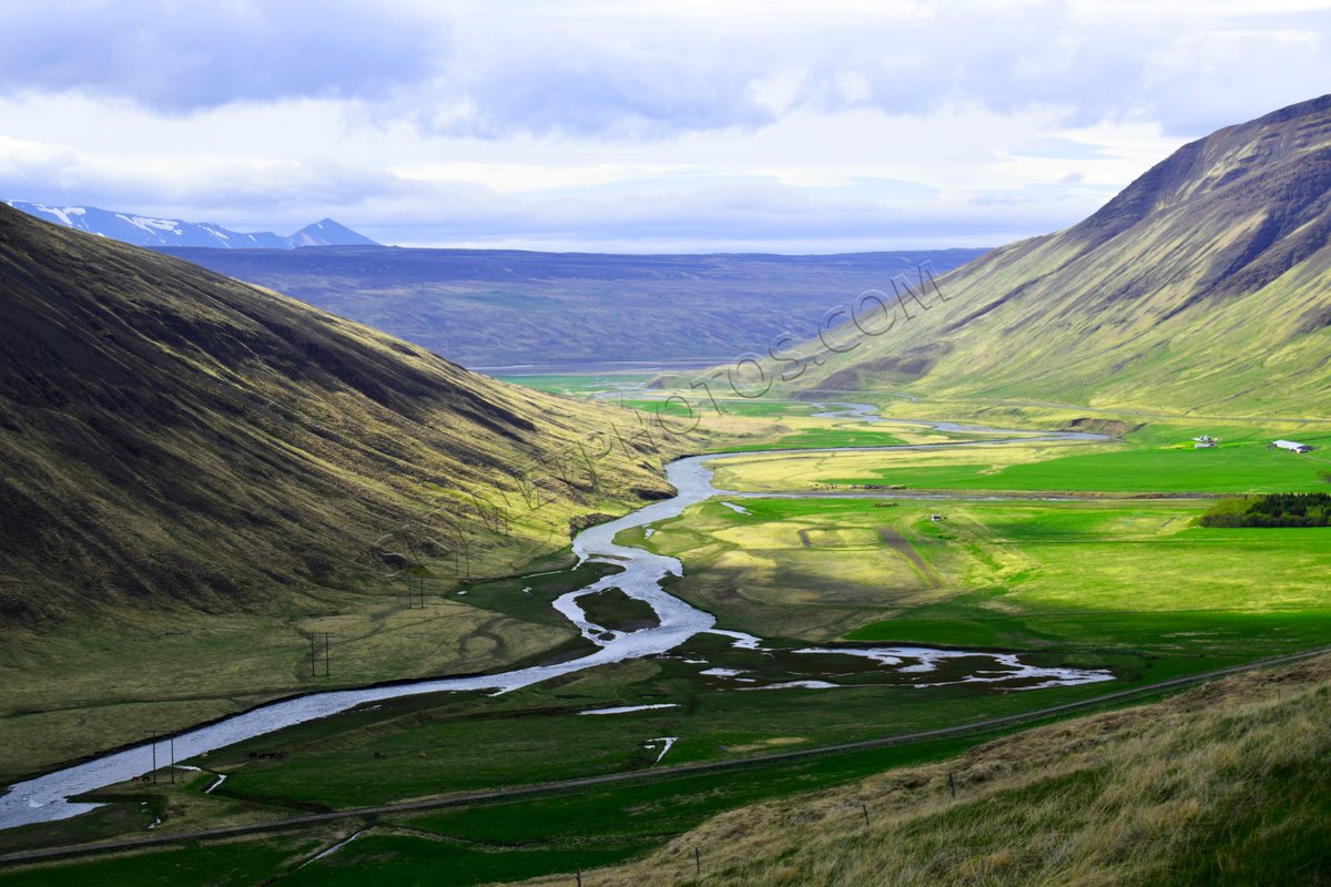 #nature #iceland #landscape #mountains #river #clouds #sky #springlandscape #cloudysky #travel #valley  
Amazing spring landscape of river among mountains, Iceland
skynetphotos.com/en/photos/1290…