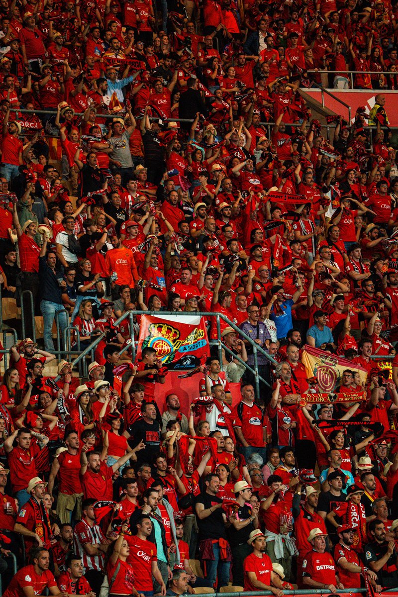 RCD_Mallorca's tweet photo. No et cansis de somiar. Mai. https://t.co/ZktPFlPLkr