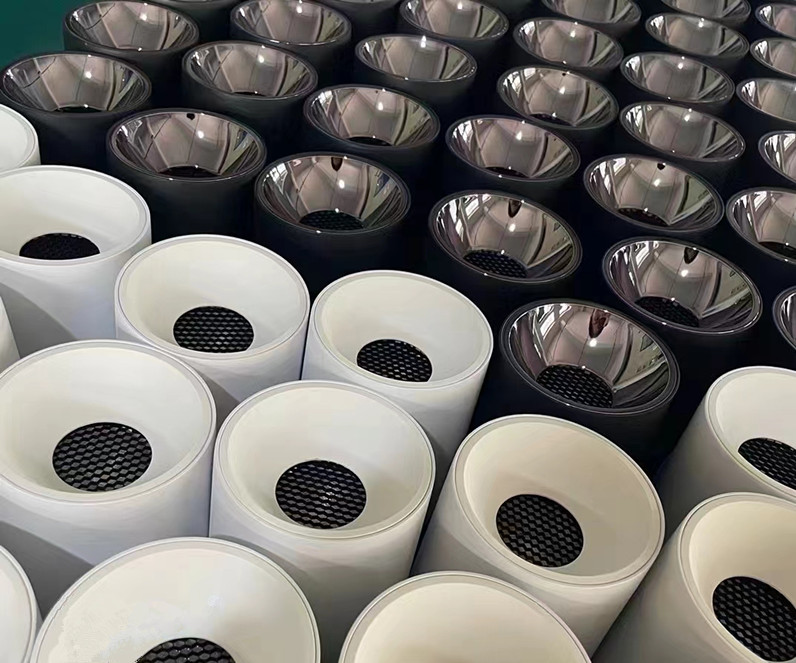 Dona27676154's tweet photo. After thorough consideration, our client has chosen our COB Surface Mounted Downlights for their project. Their decision reflects our commitment to addressing long-standing concerns: consistent light color, light decay maintenance, and precise light distribution. https://t.co/y5bA65wNEv
